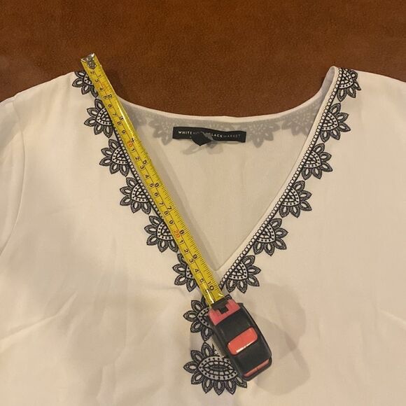 White House Black Market Medallion Embroidered Blouse Size 10 NWOT - Picture 12 of 12